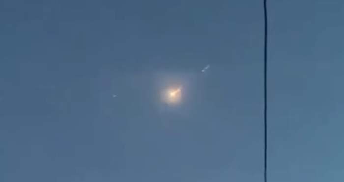 Fenomen straniu pe cer! Ce e, de fapt, sfera de foc care a stârnit numeroase controverse