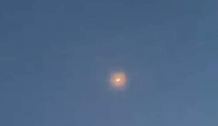 Fenomen straniu pe cer! Ce e, de fapt, sfera de foc care a stârnit numeroase controverse