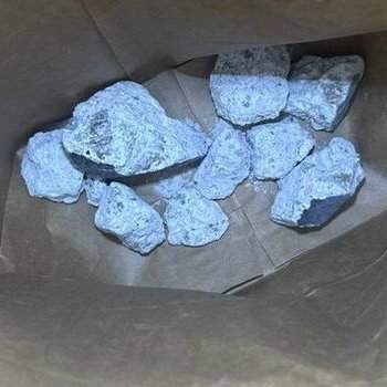 Imagini cu un meteorit care a lovit mai multe case. A făcut o gaură de 30 de centimetri în acoperișul unei locuințe