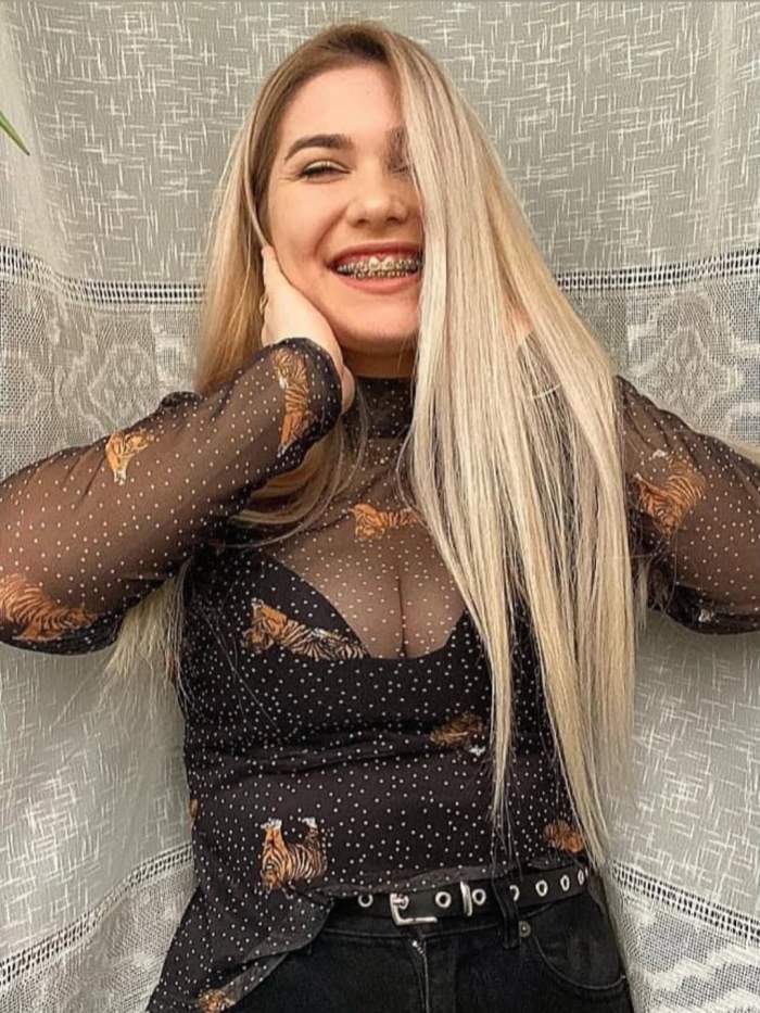 Alina Mădălina, zâmbind