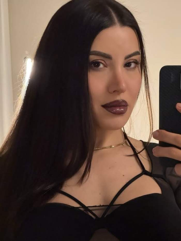 nicoleta nuca selfie in oglinda