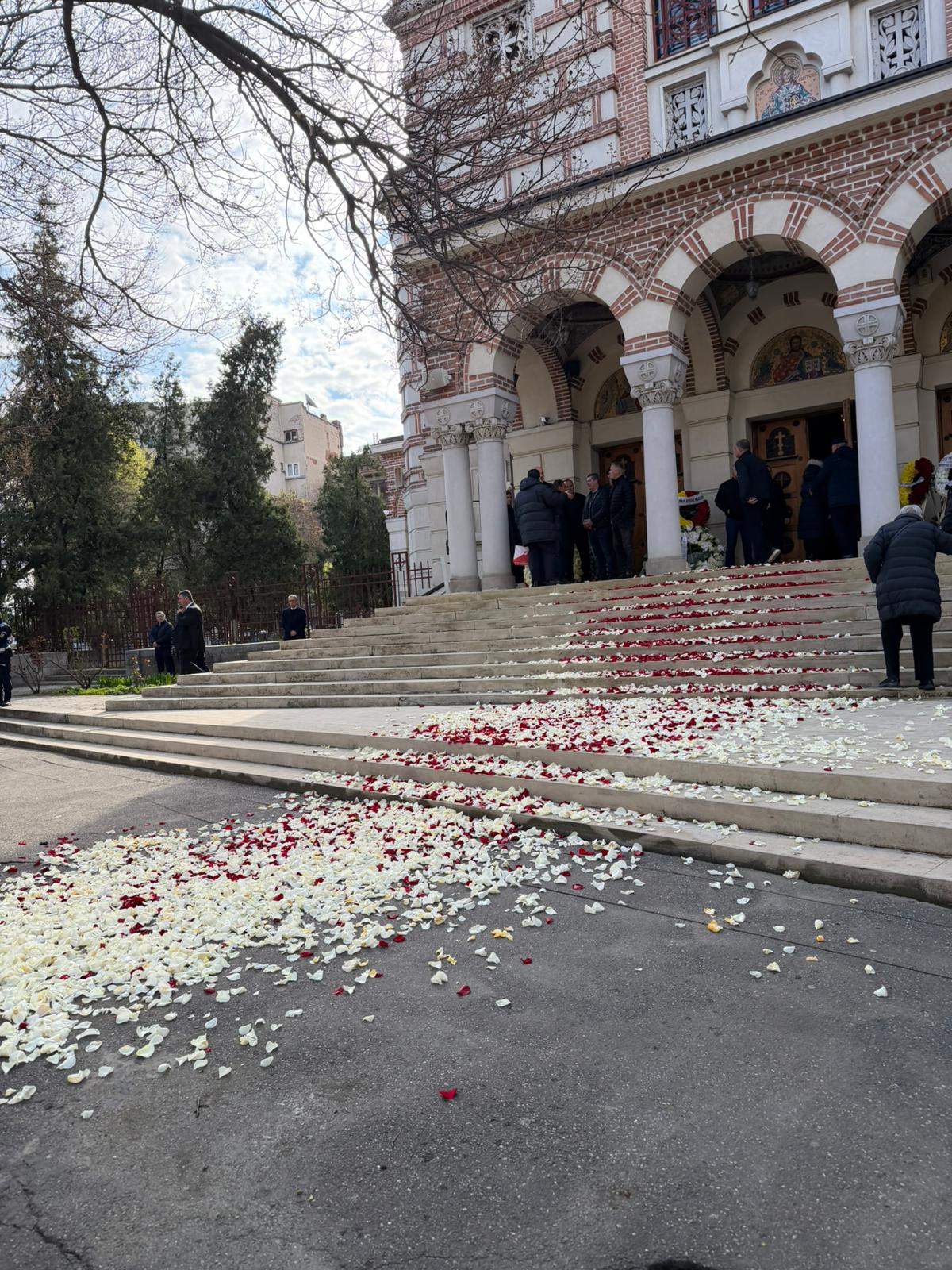 Mircea Lucescu, ultimul drum! Legendele nu mor… Imagini în timp real de la ceremonia de înmormântare