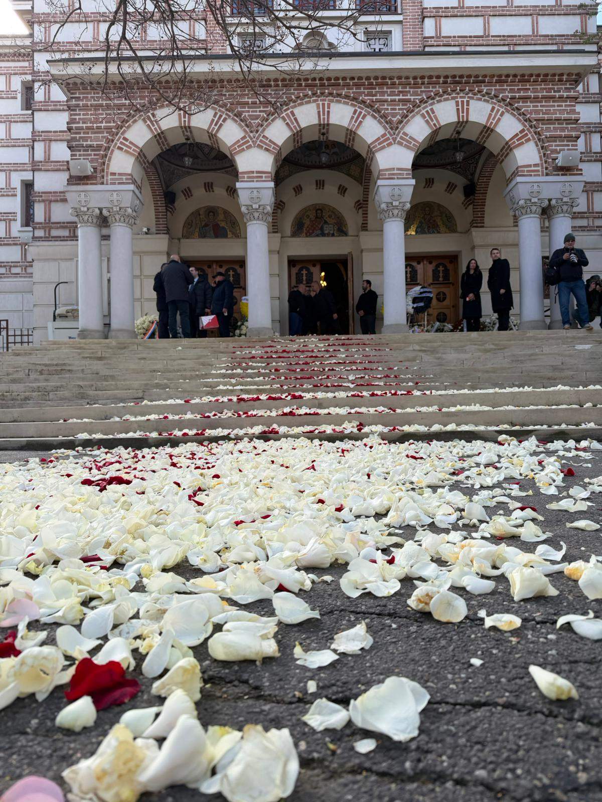 Mircea Lucescu, ultimul drum! Legendele nu mor… Imagini în timp real de la ceremonia de înmormântare