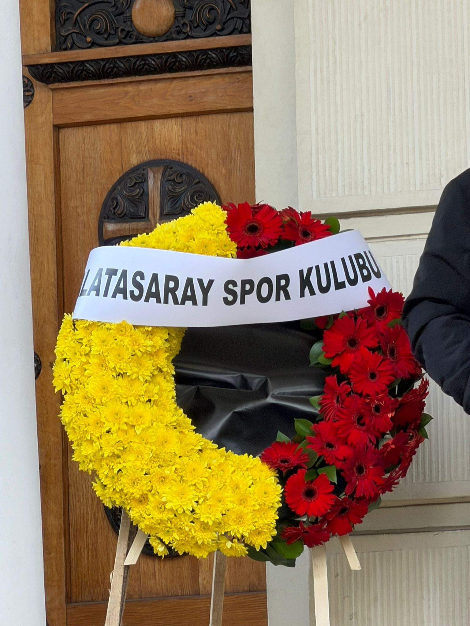 Mircea Lucescu, ultimul drum! Legendele nu mor… Imagini în timp real de la ceremonia de înmormântare