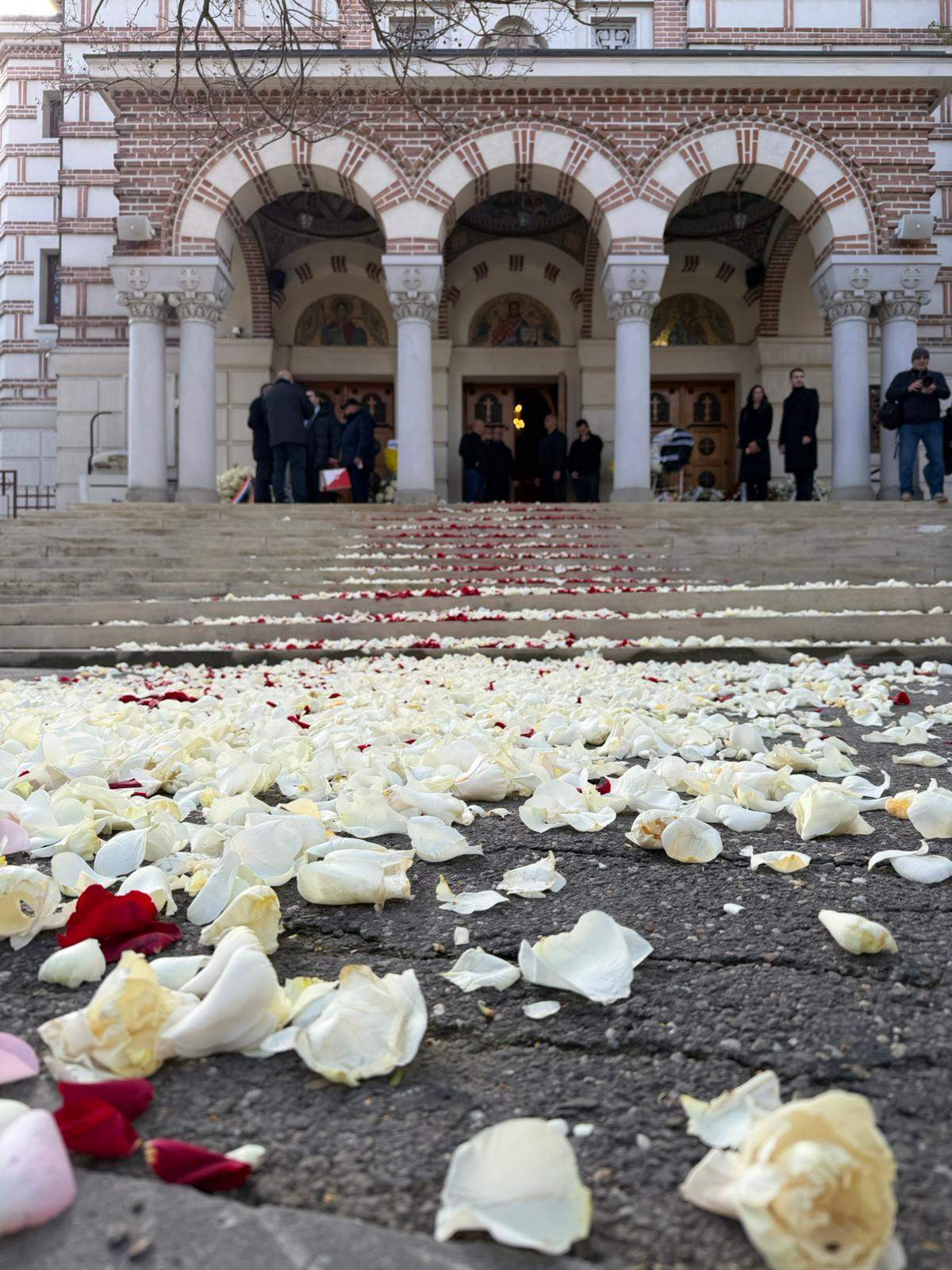 Mircea Lucescu, ultimul drum! Legendele nu mor… Imagini în timp real de la ceremonia de înmormântare