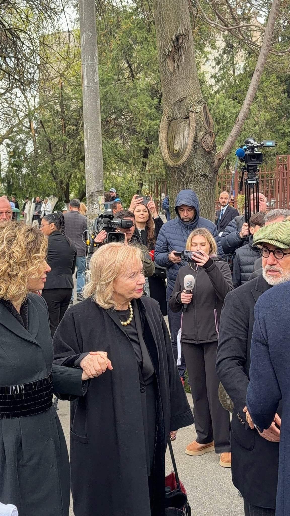 Mircea Lucescu, ultimul drum! Legendele nu mor… Imagini în timp real de la ceremonia de înmormântare
