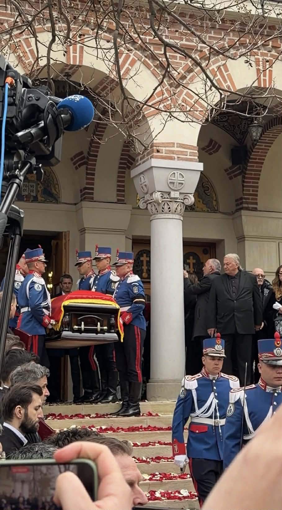 Mircea Lucescu, ultimul drum! Legendele nu mor… Imagini în timp real de la ceremonia de înmormântare