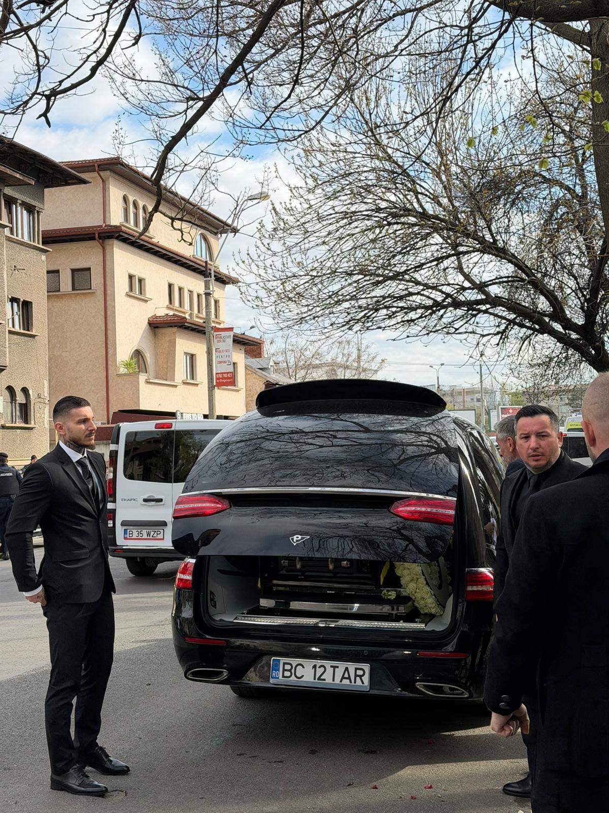 Mircea Lucescu, ultimul drum! Legendele nu mor… Imagini în timp real de la ceremonia de înmormântare