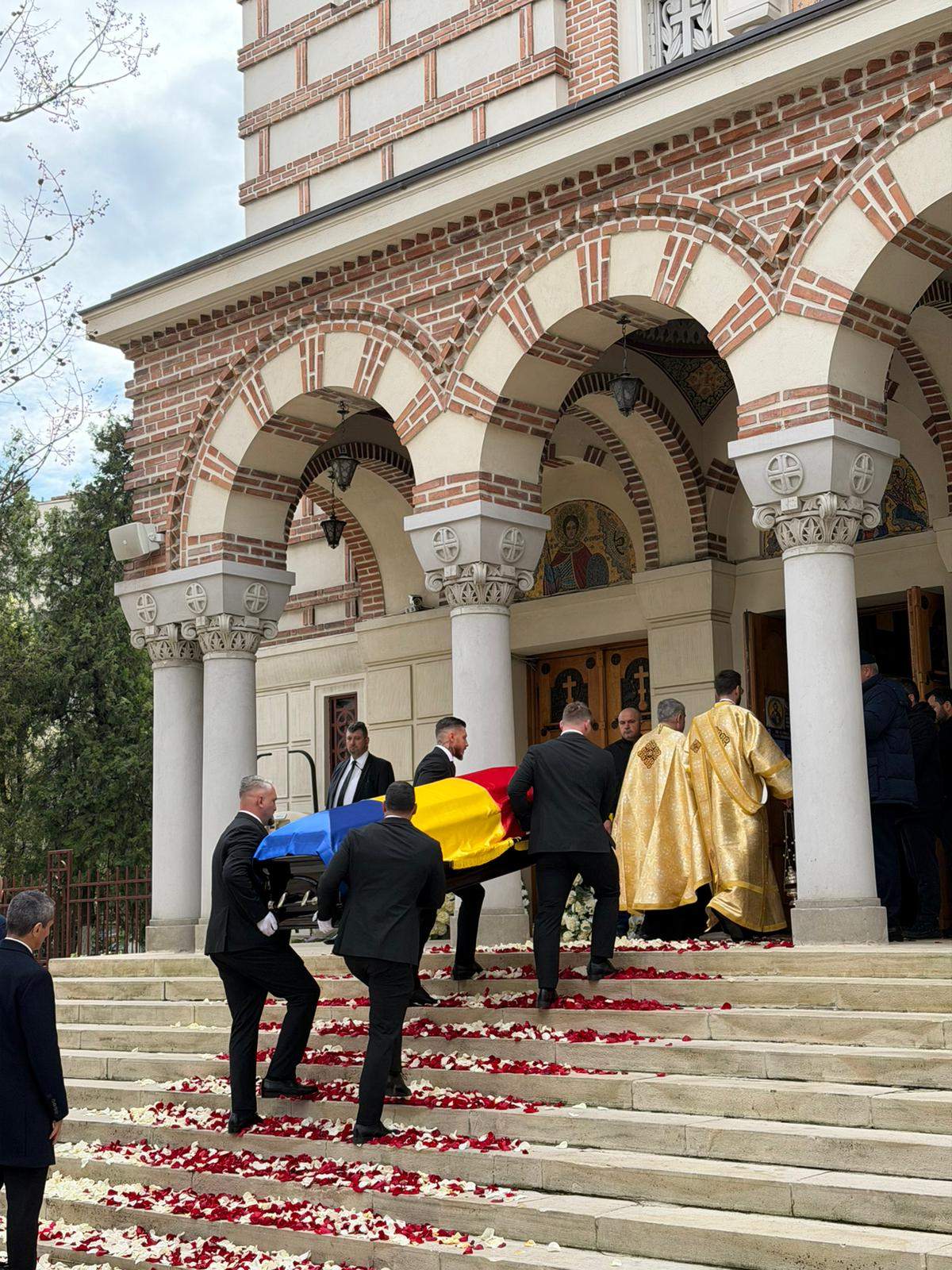 Mircea Lucescu, ultimul drum! Legendele nu mor… Imagini în timp real de la ceremonia de înmormântare
