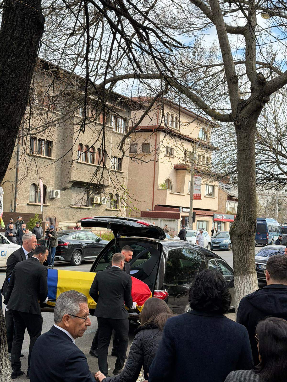 Mircea Lucescu, ultimul drum! Legendele nu mor… Imagini în timp real de la ceremonia de înmormântare