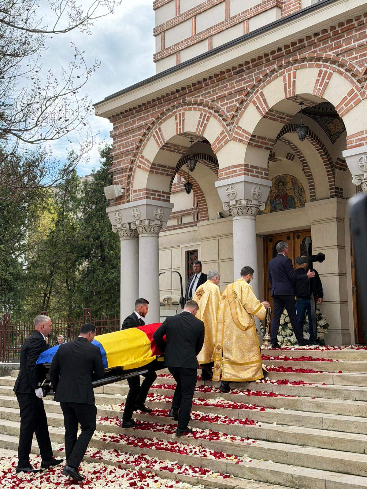 Mircea Lucescu, ultimul drum! Legendele nu mor… Imagini în timp real de la ceremonia de înmormântare