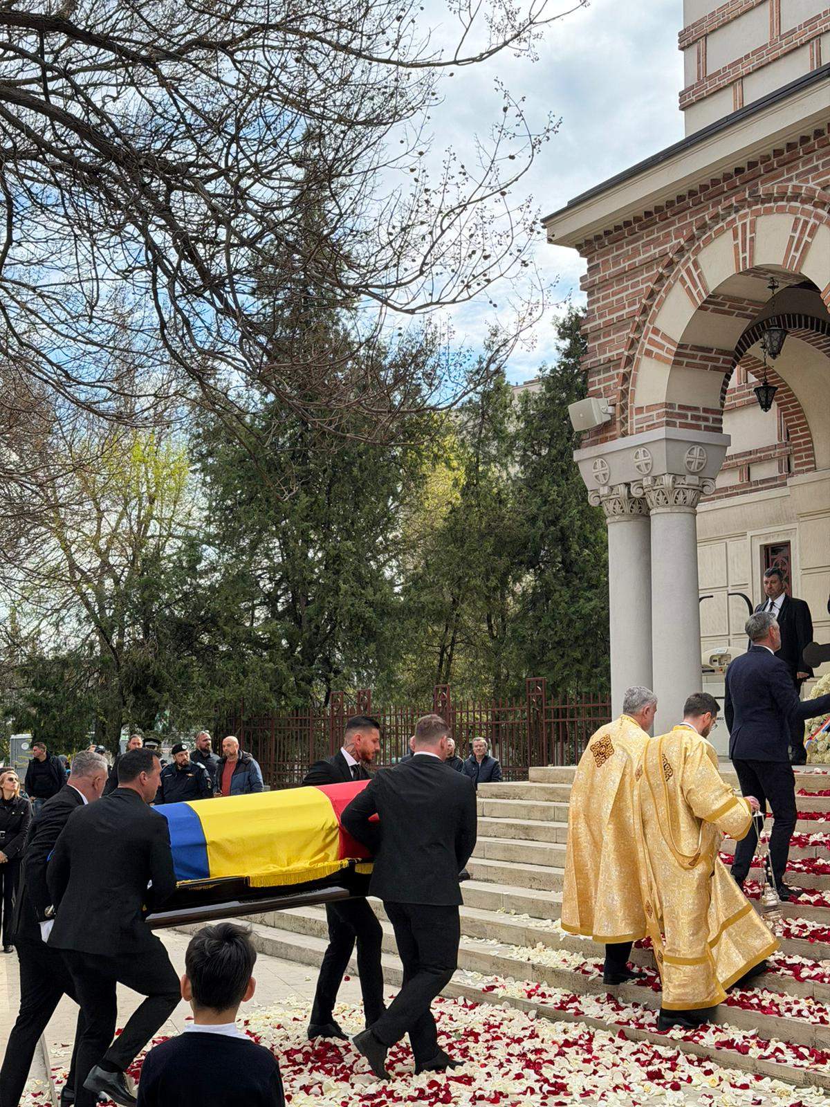 Mircea Lucescu, ultimul drum! Legendele nu mor… Imagini în timp real de la ceremonia de înmormântare