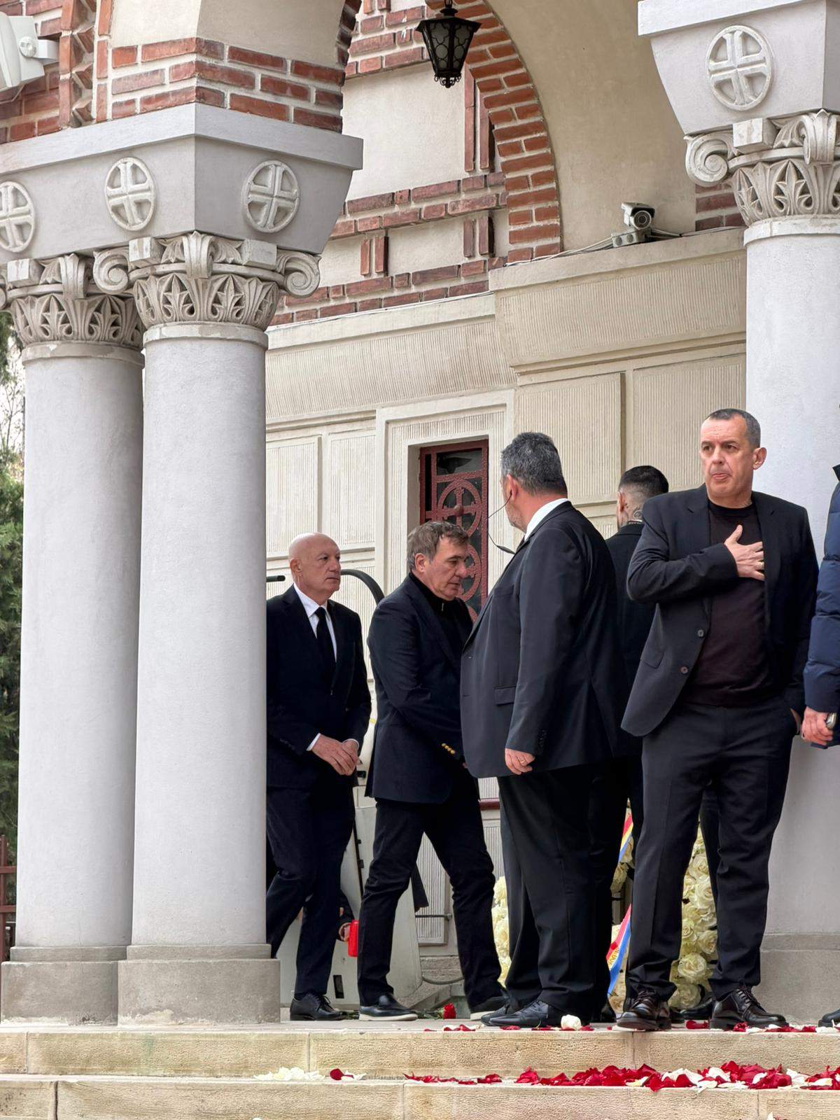 Mircea Lucescu, ultimul drum! Legendele nu mor… Imagini în timp real de la ceremonia de înmormântare