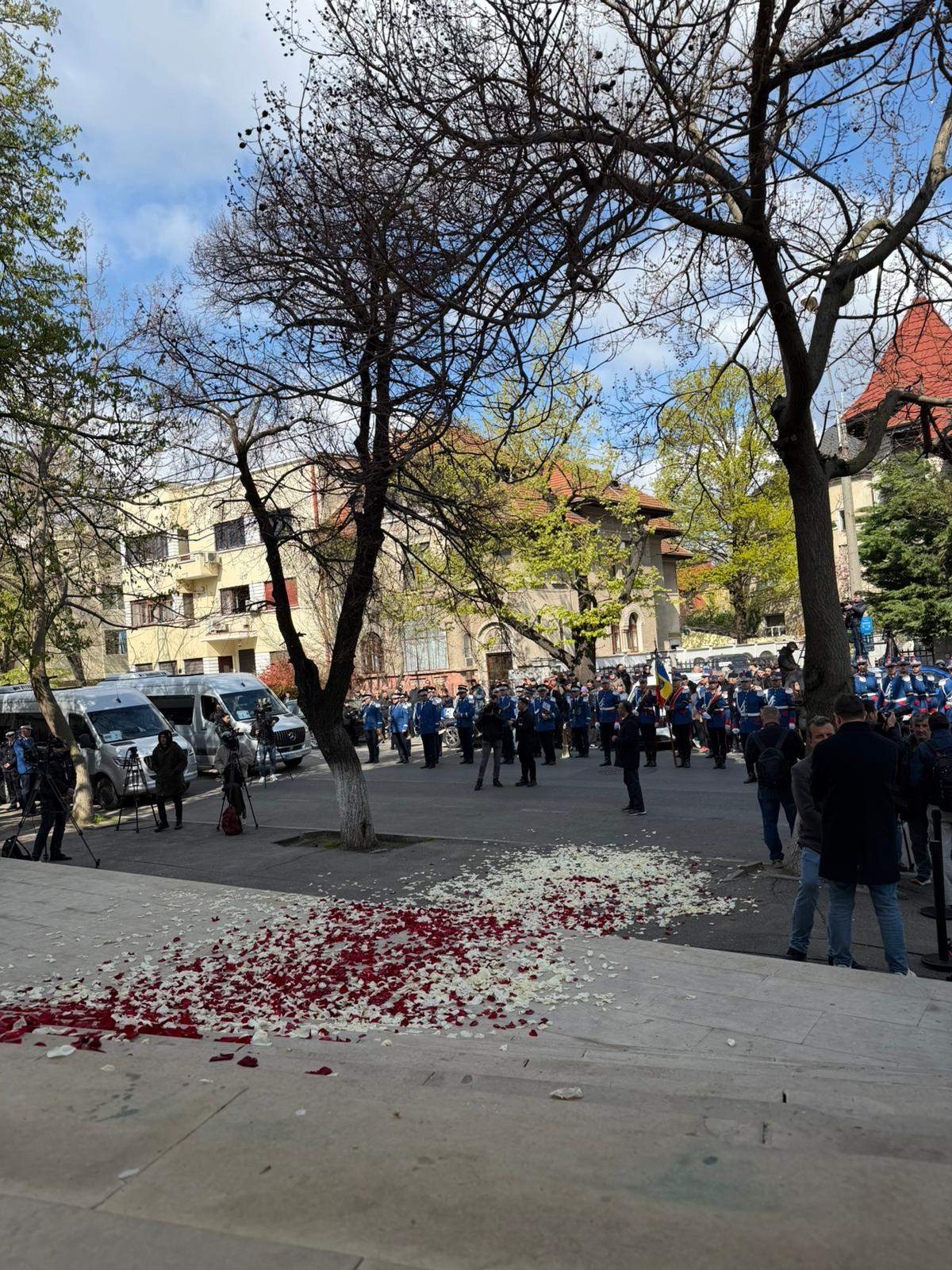 Mircea Lucescu, ultimul drum! Legendele nu mor… Imagini în timp real de la ceremonia de înmormântare
