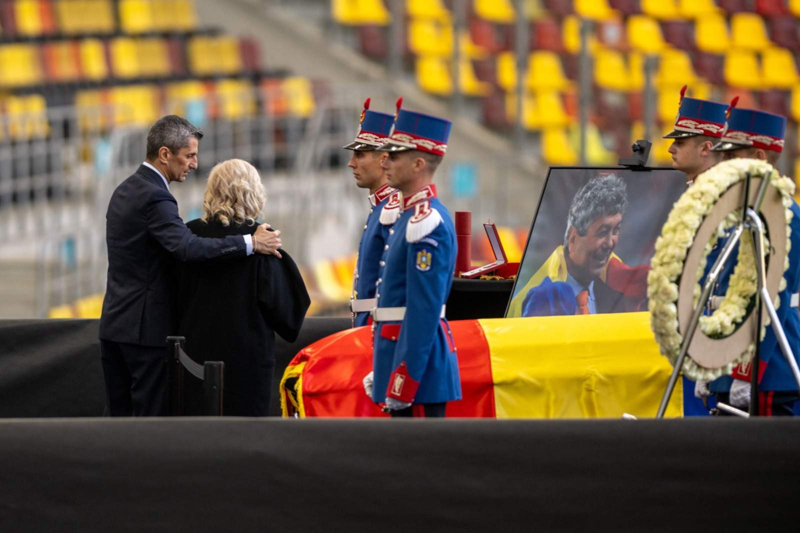 Ți se rupe sufletul! Ce gest a făcut Răzvan Lucescu în noaptea de dinaintea înmormântării