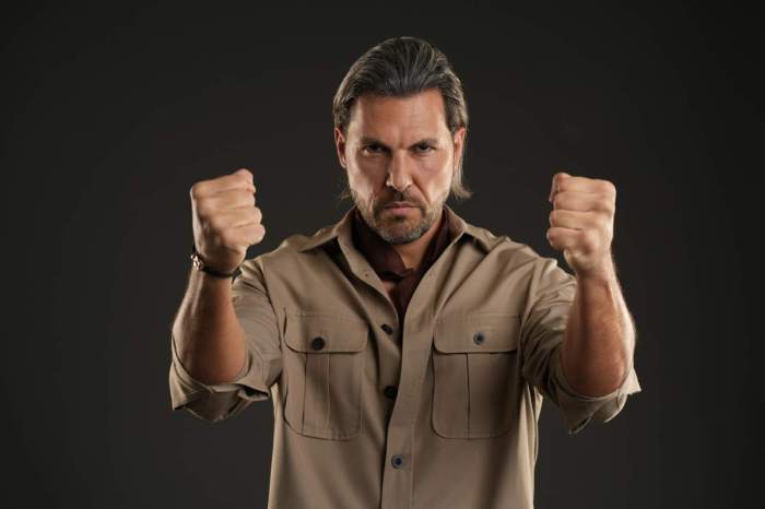 Ce mănâncă Adi Vasile la Survivor, de Paște. Cu ce a înlocuit deserturile tradiționale