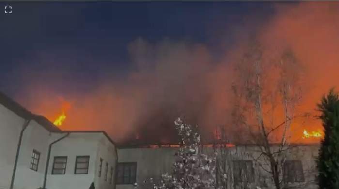 Incendiu la o mănăstire din Vâlcea în prima zi de Paști. Flăcările au mistuit clădirea
