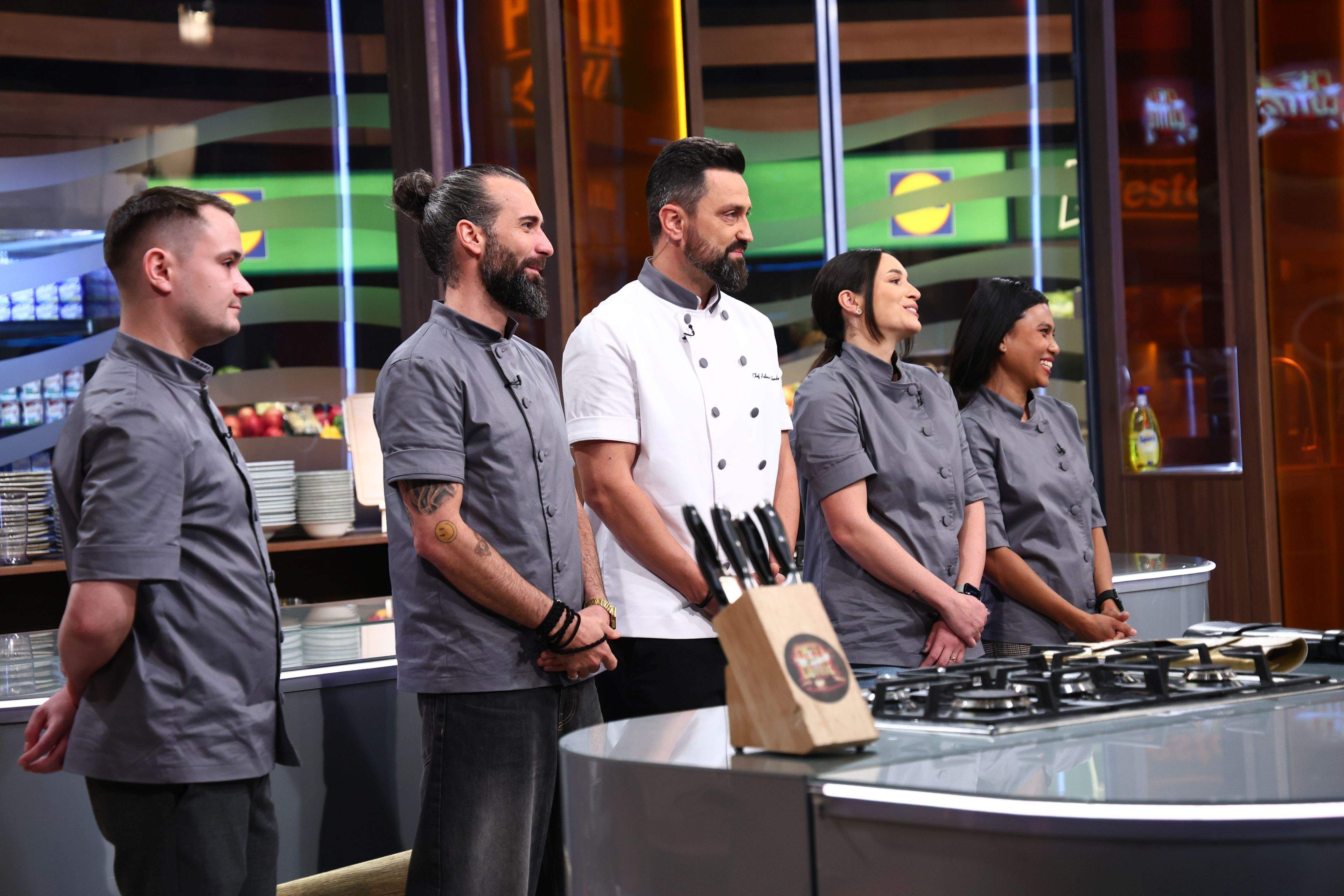 Prima confruntare a echipelor, prima alarmă a amuletei, primii fiori ai probei eliminatorii și un super-avantaj în premieră! Diseară încep battle-urile Chefi la cuțite