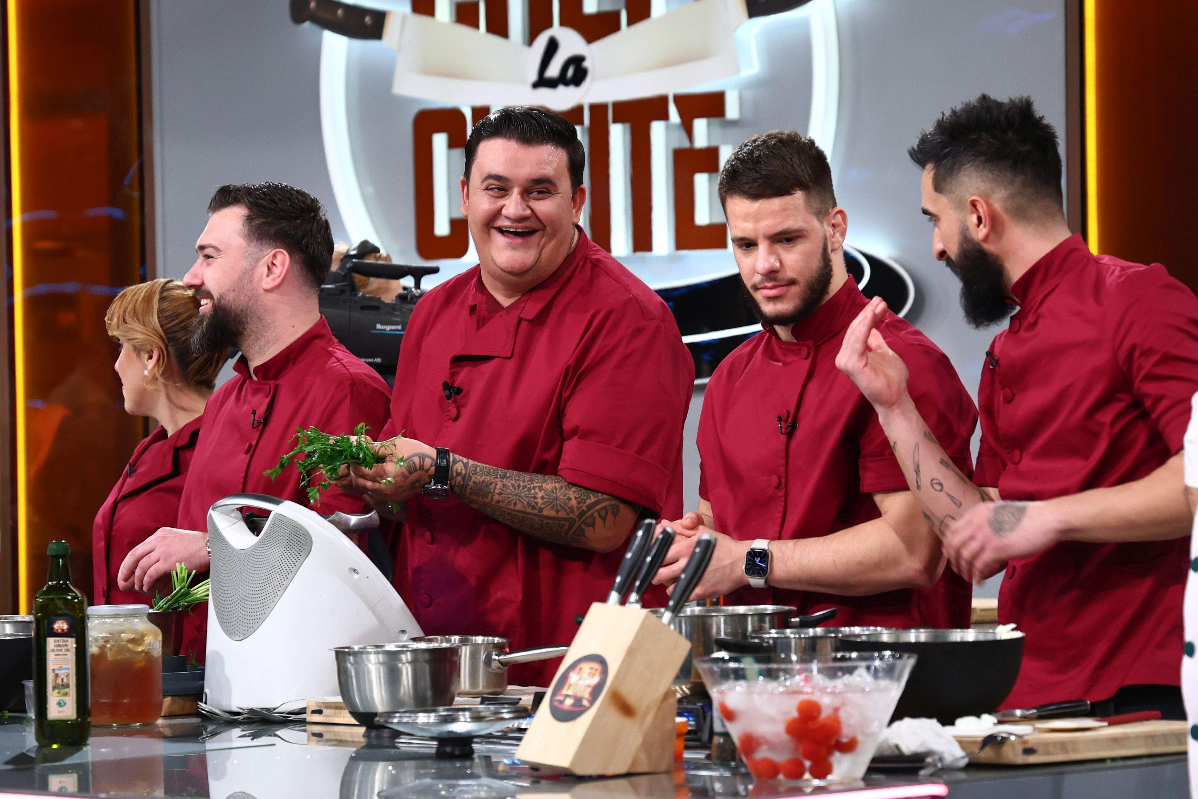 Prima confruntare a echipelor, prima alarmă a amuletei, primii fiori ai probei eliminatorii și un super-avantaj în premieră! Diseară încep battle-urile Chefi la cuțite