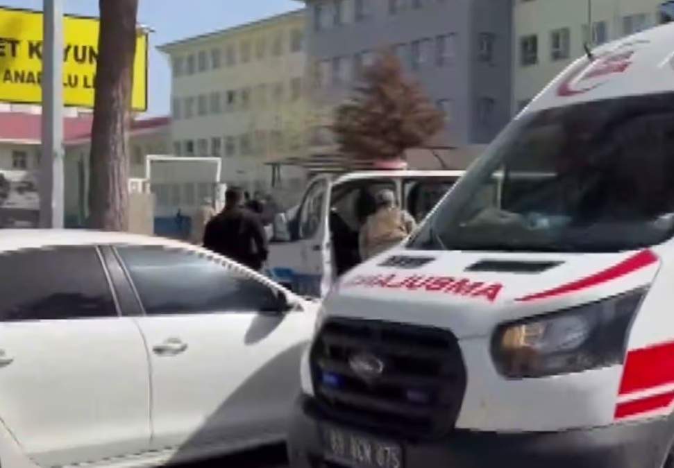 Atac armat într-o școală! 17 persoane, printre care 10 elevi, au fost rănite după ce un băiat de 17 ani a deschis focul