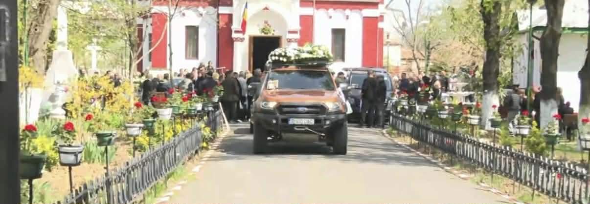 Primele imagini de la înmormântarea lui Mihai, tânărul de 20 de ani mort în accidentul cumplit din pădurea Snagov