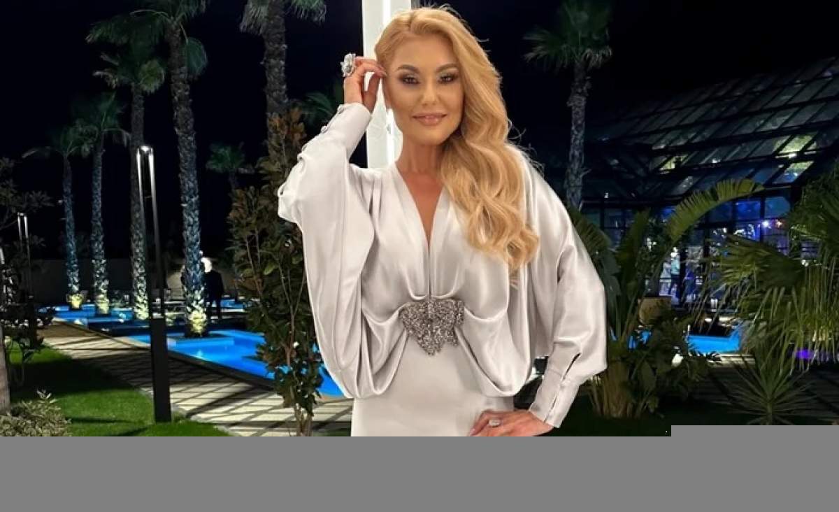Emilia Ghinescu poarta o rochie eleganta
