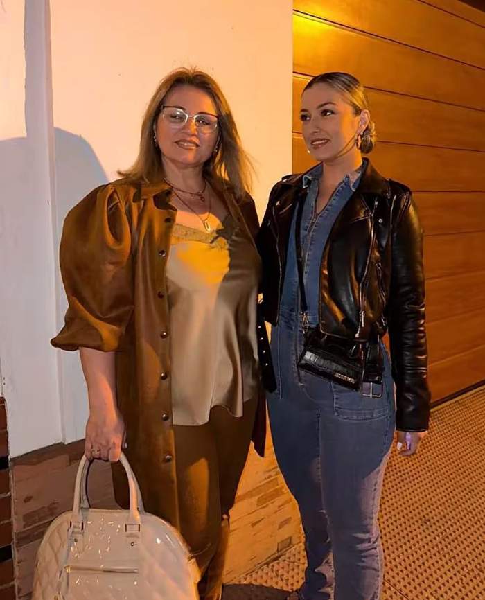 Roxana, alături de mama ei