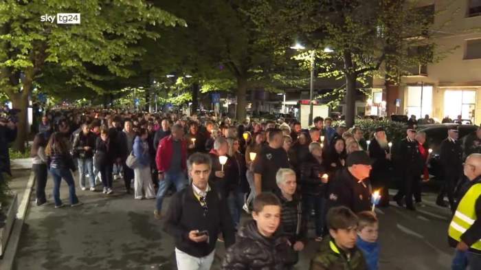 Persoanele care au ieșit în stradă