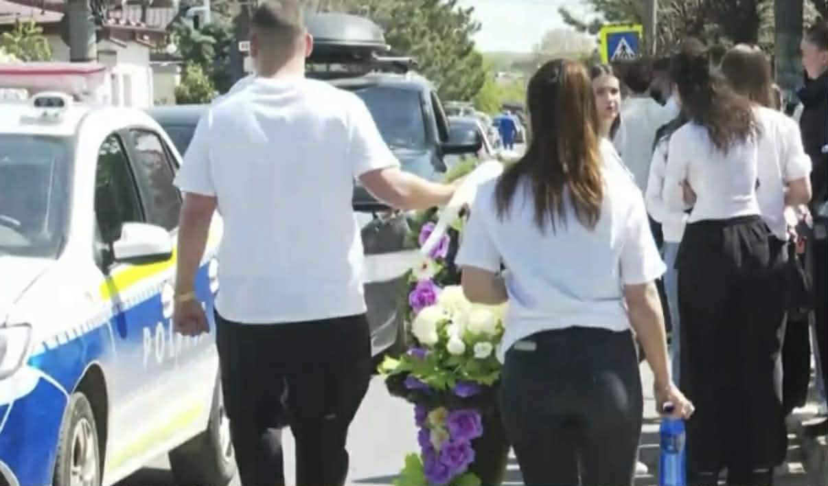 Imaginile durerii! David, tânărul de 20 de ani care a murit în accidentul din Snagov, de Paște, este înmormântat astăzi