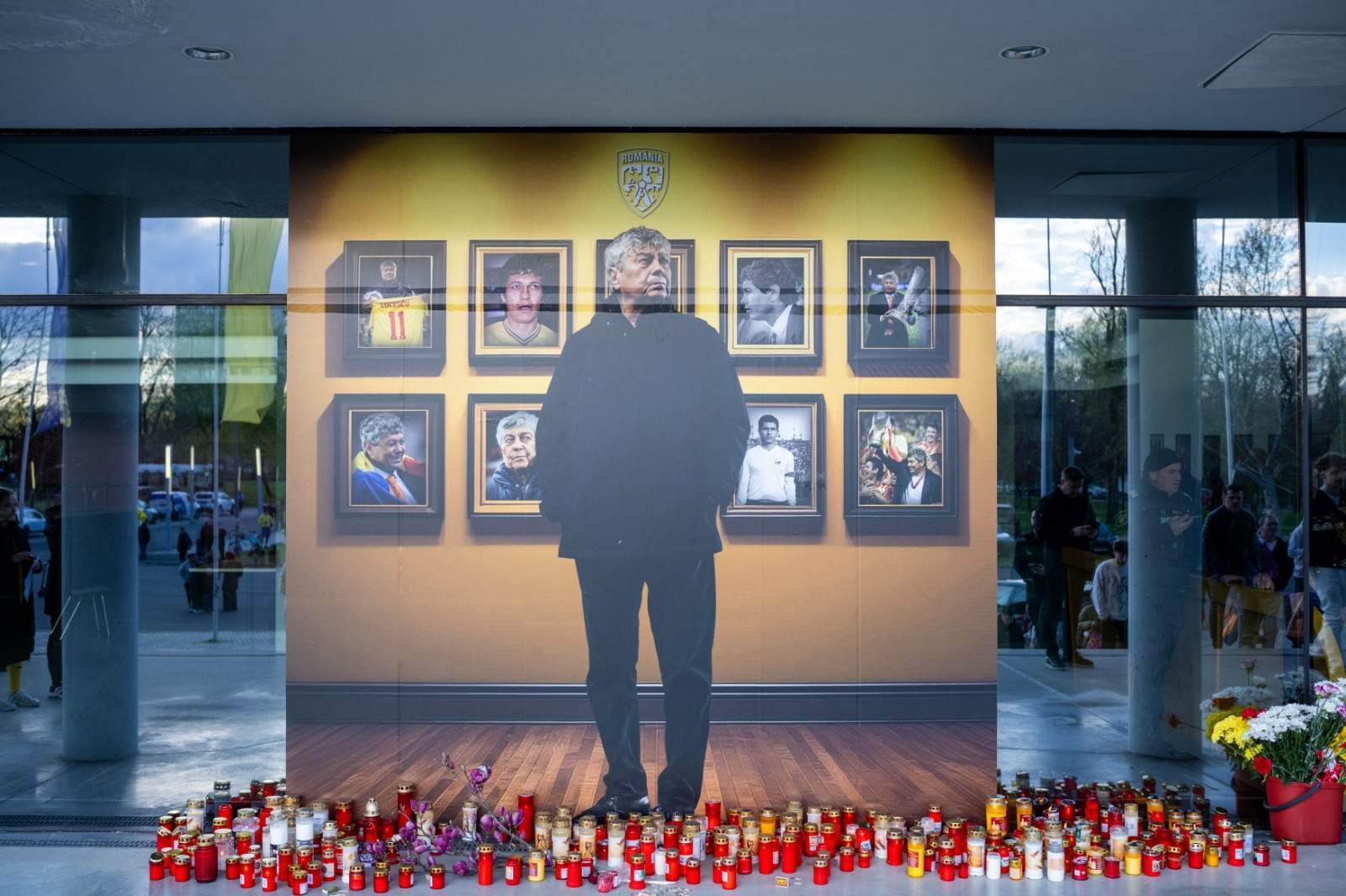 Familia lui Mircea Lucescu, parastas de 9 zile pentru regretatul antrenor la Cimitirul Bellu