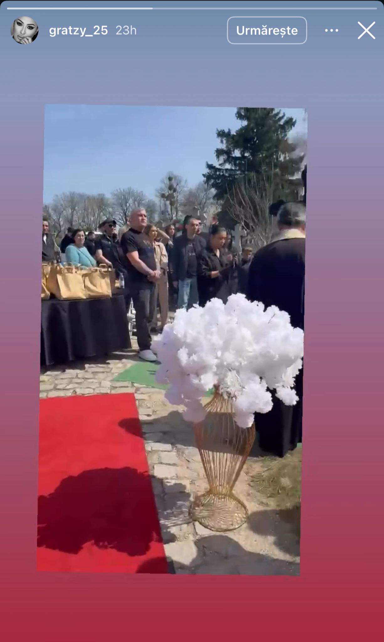 Flori albe și covor roșu la mormântul lui Costel Corduneanu! Cine a lipsit de la pomana de doi ani a interlopului