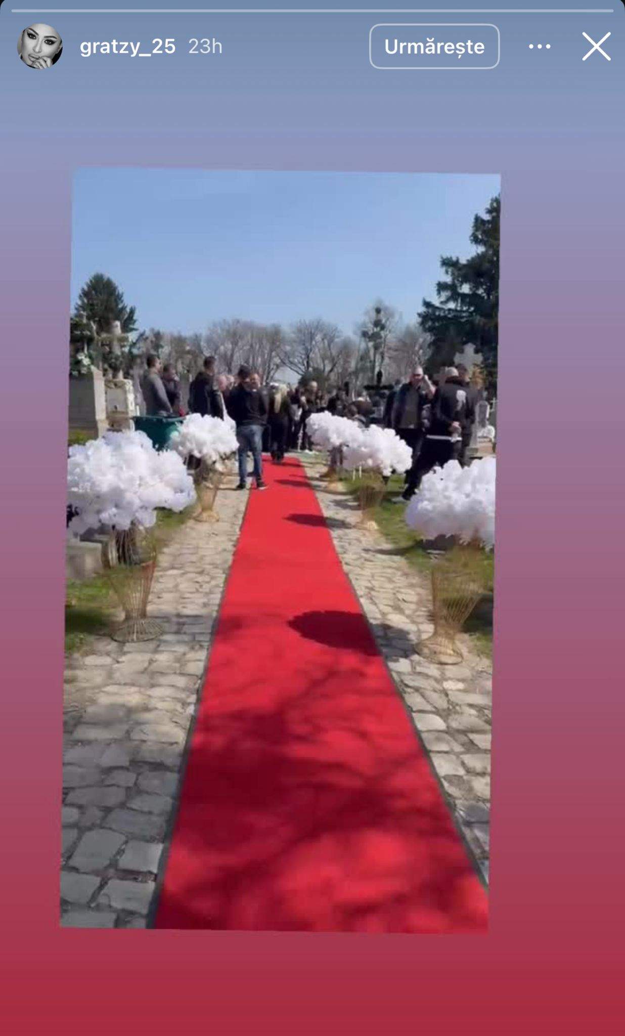 Flori albe și covor roșu la mormântul lui Costel Corduneanu! Cine a lipsit de la pomana de doi ani a interlopului