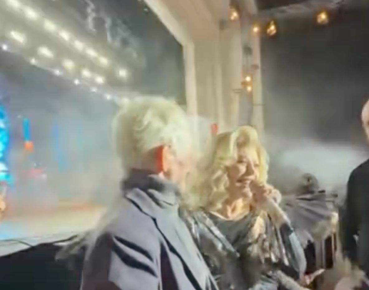 Loredana Groza, la un spectacol, alături de unchiul ei