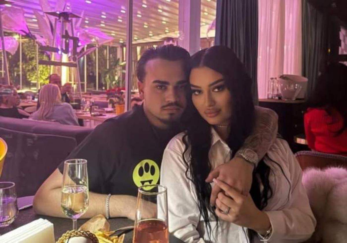 Când se căsătorește fiul lui Adrian Minune. Tânărul și logodnica lui și-au ales deja nașii