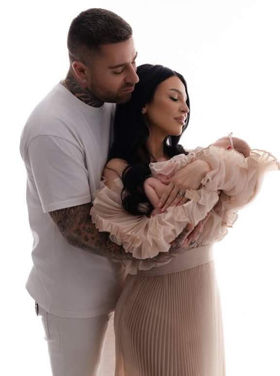 francisca si tj miles cu fetita lor