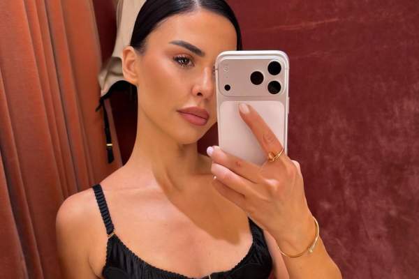 Andreea Popescu, în oglindă