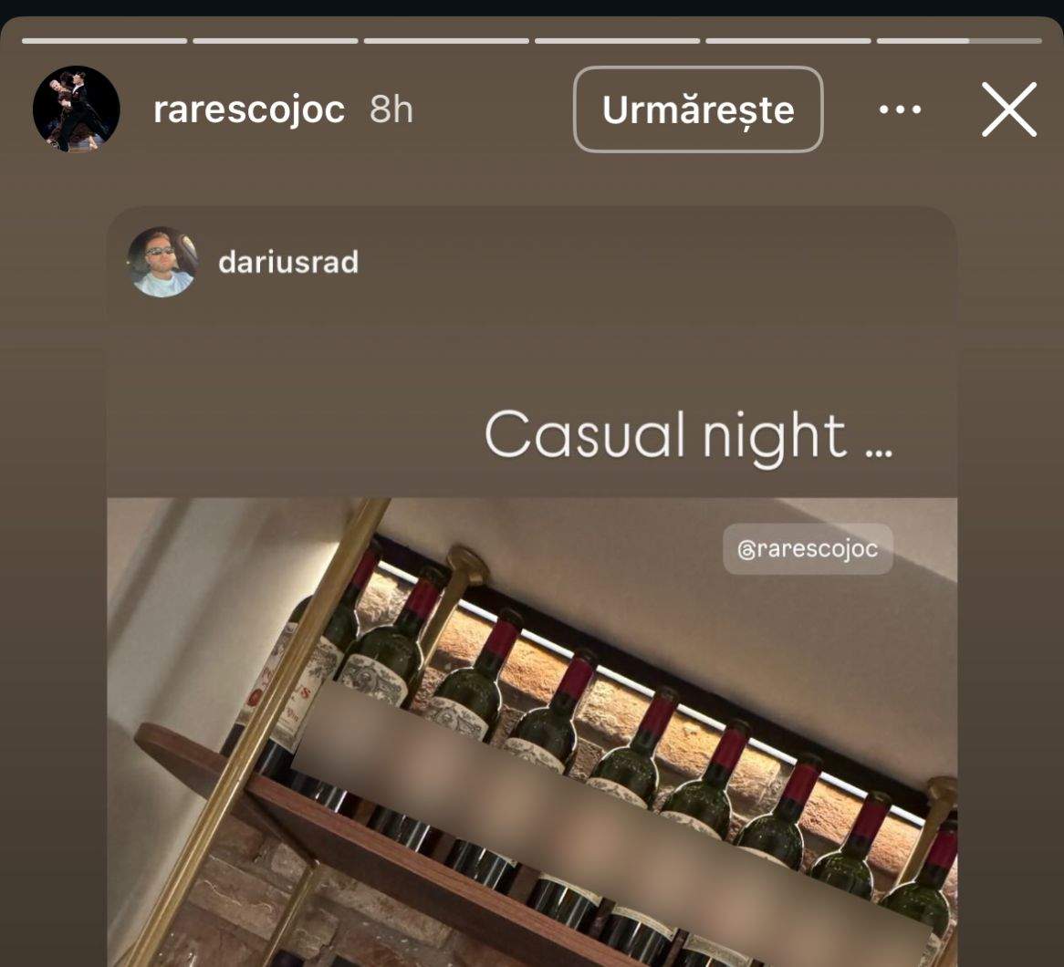 Rareș Cojoc, cu un prieten. Mai multe vinuri pe raft