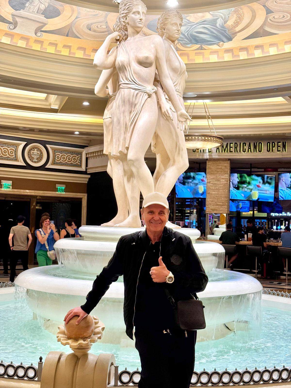 Nick Radoi poarta sapca