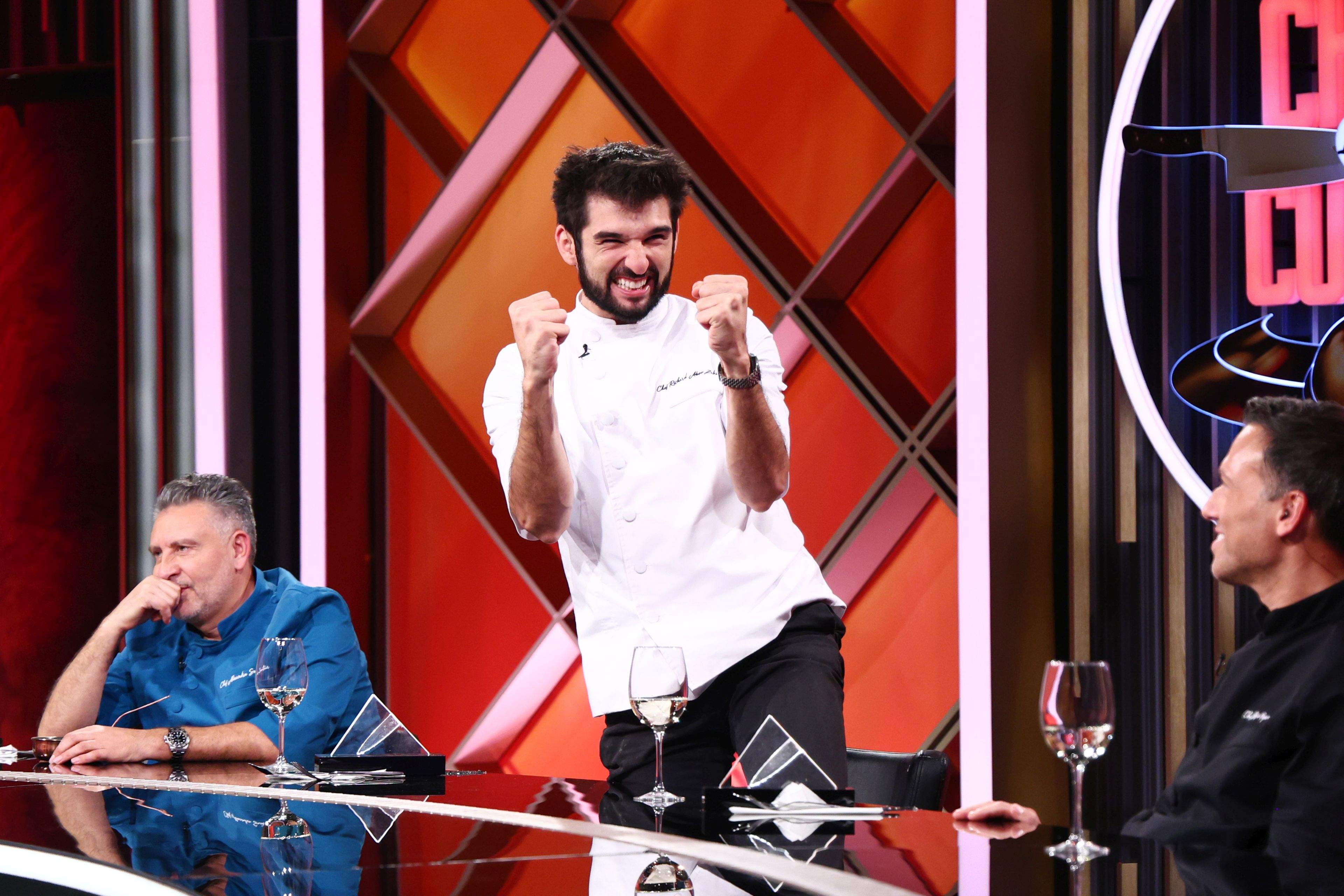 Chefi la cuțite, lider de audiență. Alexandru Szabo a luat cuțitul de aur din partea lui Chef Ștefan, iar Chef Richard a câștigat aseară bomba