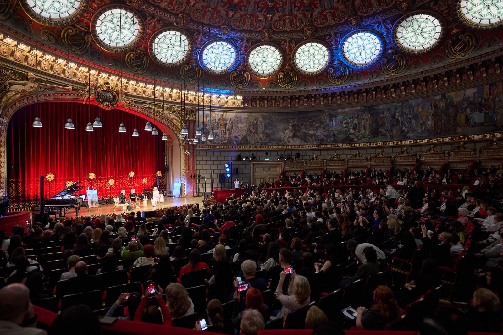 Dragostea poartă pantofii roșii. Primul Shero Talk la Ateneul Român