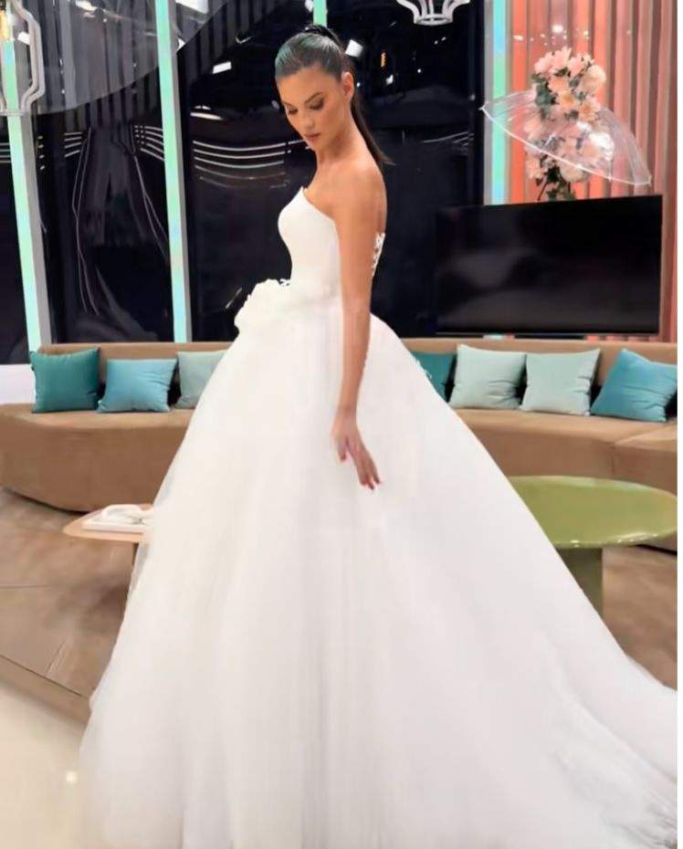 Ramona Olaru în rochie de mireasă