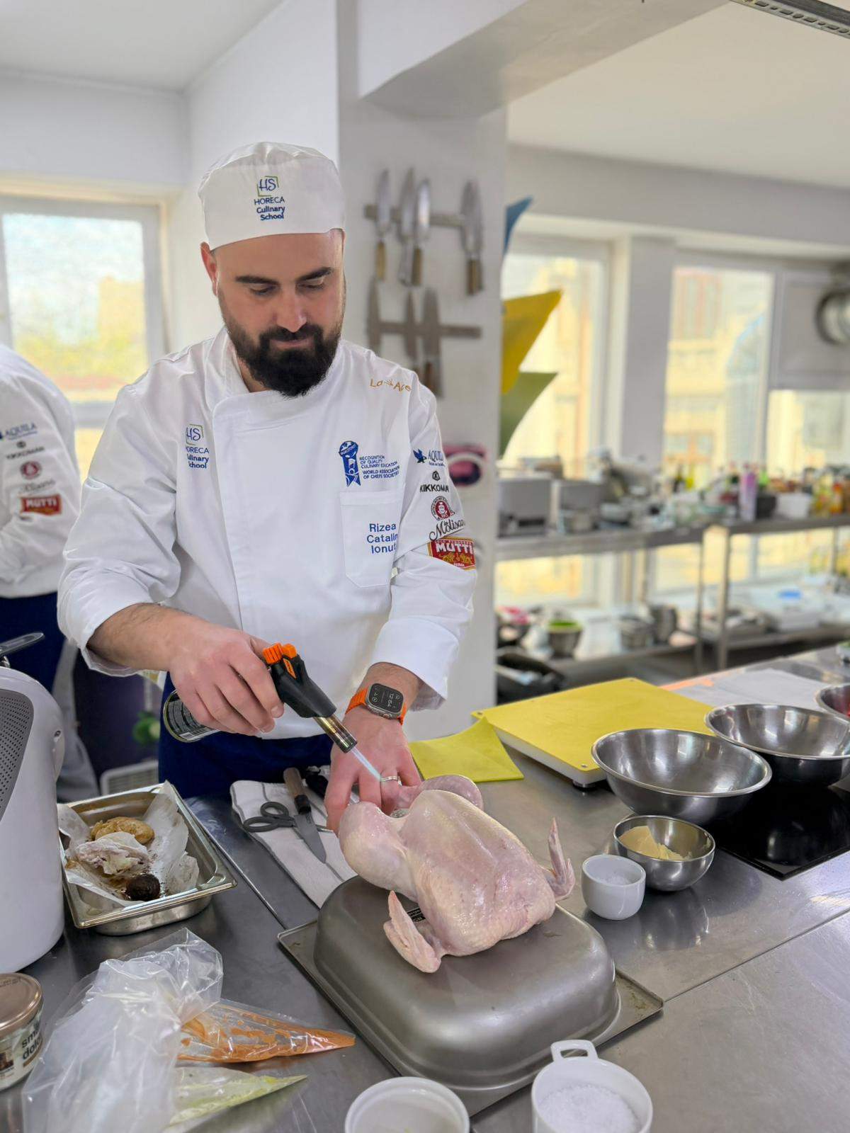 Super Neatza se mândreşte cu un super bucătar: Cătălin Rizea a absolvit pe locul 1 cursurile celei mai renumite şcoli de gătit din sud-estul Europei