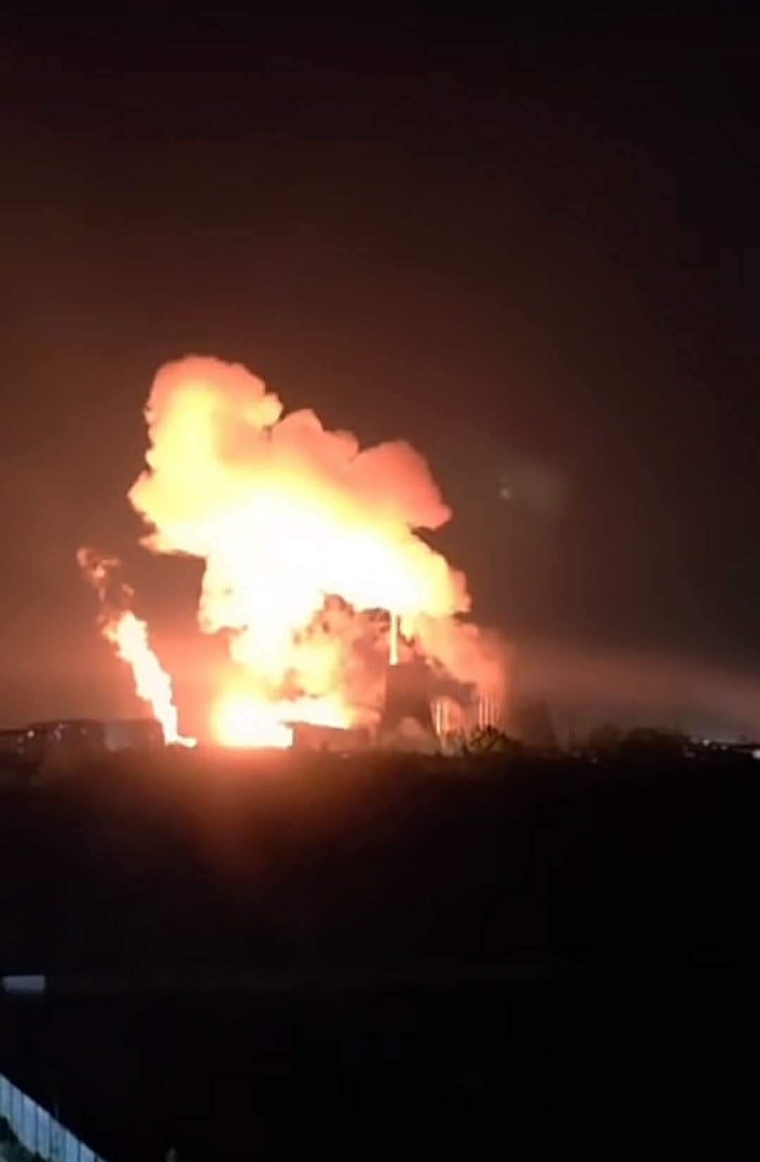 Imaginile groazei! Cum a arătat explozia de la CET Vest surprinsă de bucureșteni