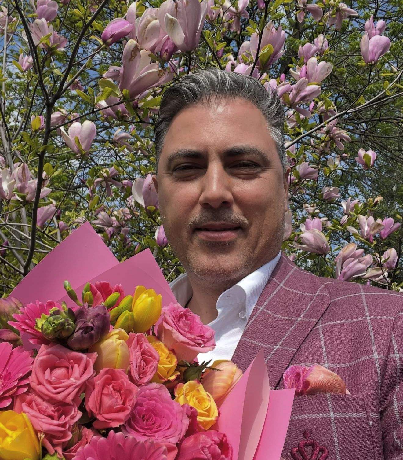 Alex Ciucu a cumpărat un buchet de flori