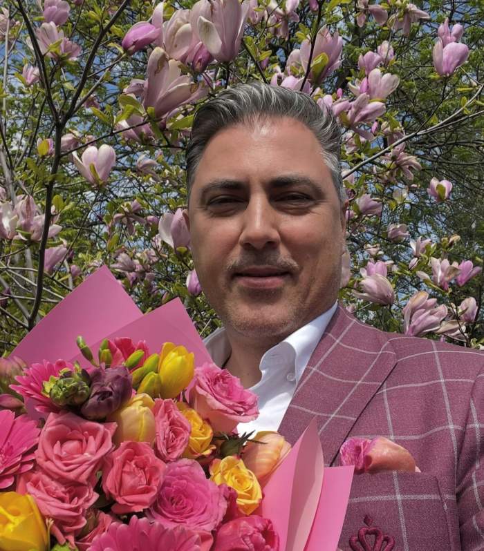 Alex Ciucu a cumpărat un buchet de flori