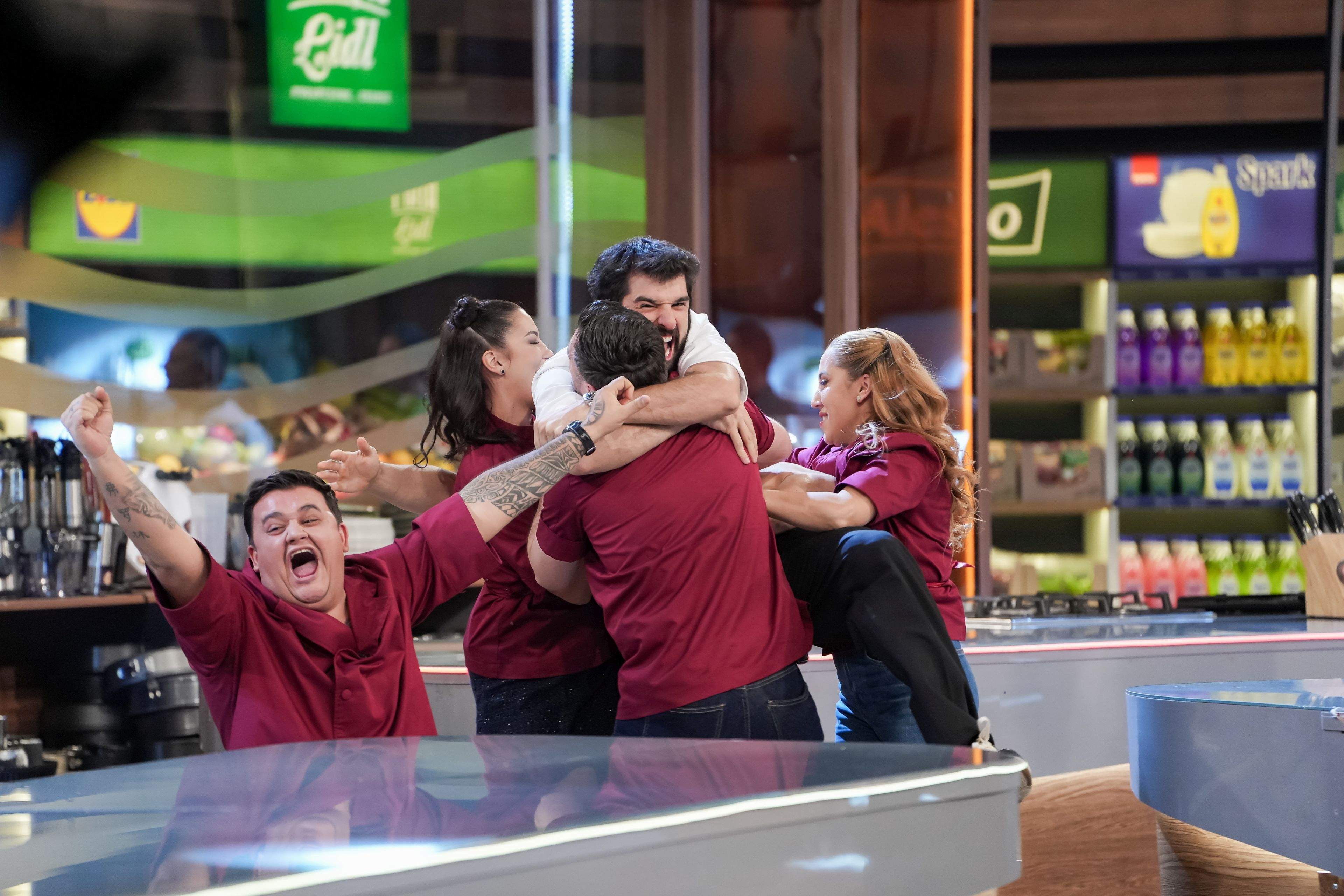 Chefi la cuțite, lider de audiență. Cuțitul de aur al lui Chef Orlando a ieșit din concurs. Probă grea, diseară: echipele gătesc preparate inspirate de compozitori celebri