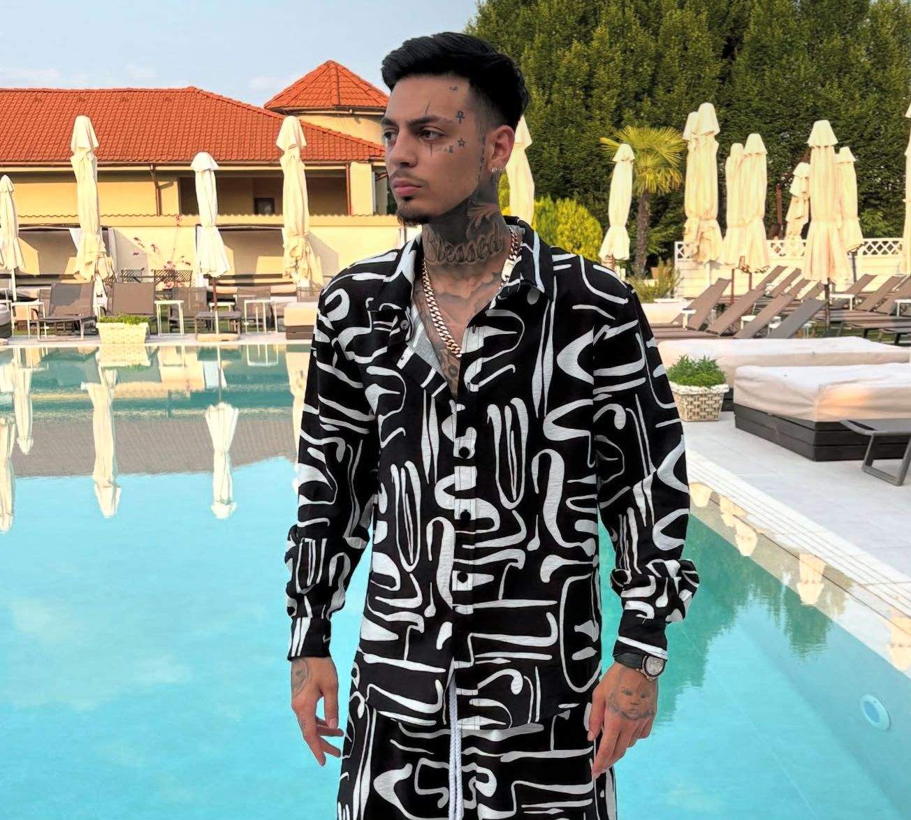 Albert NBN, îmbrăcat elegant