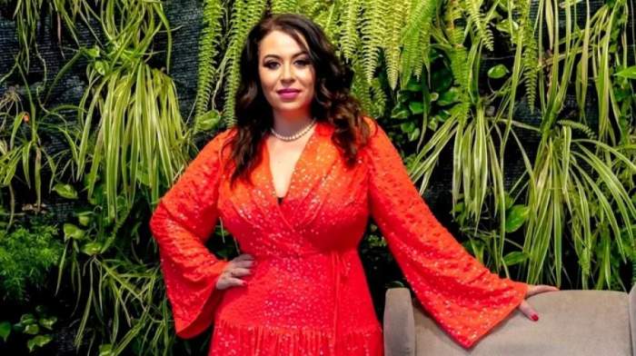 Oana Roman, criticată pentru că doarme în pat cu câinele. Cum a răspuns vedeta