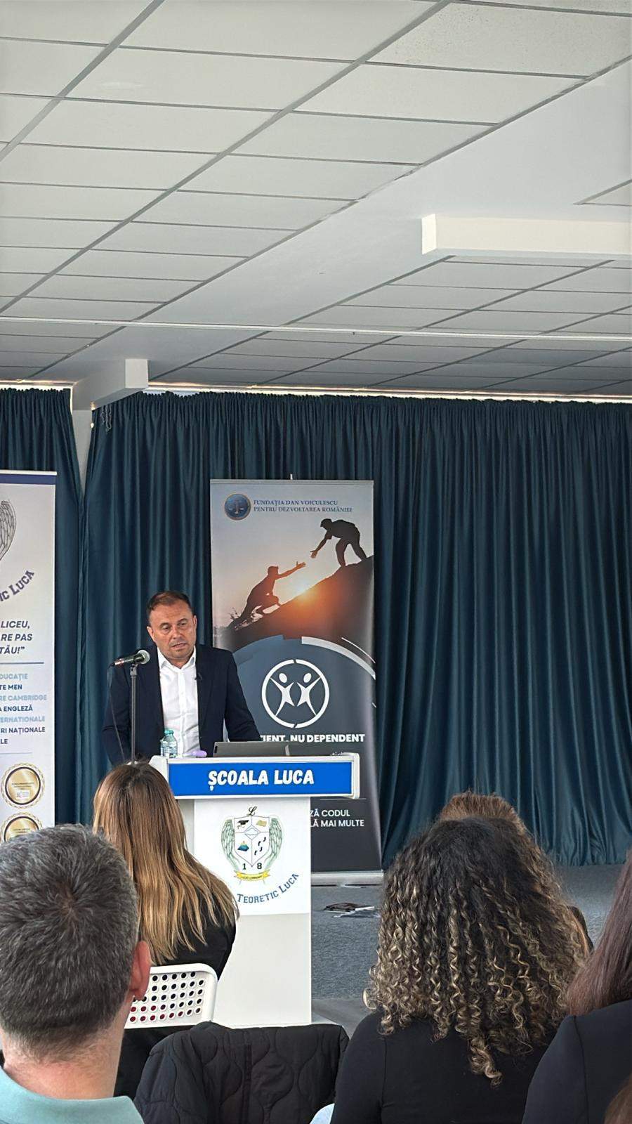 Școala devine prima linie de prevenție antidrog: Sute de elevi de la Liceul „Luca” au învățat cum să reziste presiunii anturajului în cadrul Campaniei „Conștient, nu dependent”