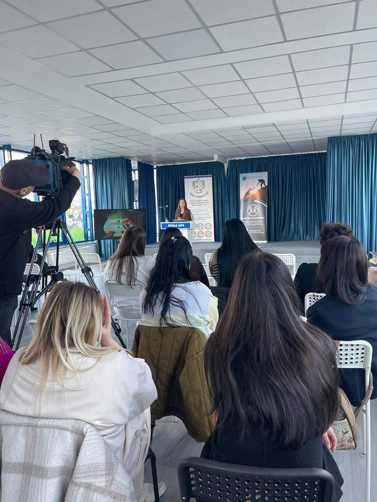 Școala devine prima linie de prevenție antidrog: Sute de elevi de la Liceul „Luca” au învățat cum să reziste presiunii anturajului în cadrul Campaniei „Conștient, nu dependent”